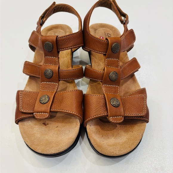 Clarks  Unstructured Tan Leather Sandals size 10 mint condition - Picture 1 of 9